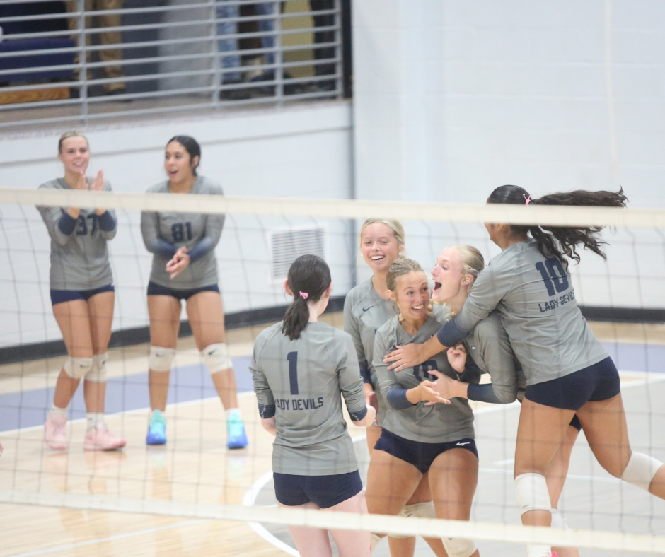 The Elbert County volleyball team celebrates during its win over Oglethorpe County. (Photo by Bo Underwood)