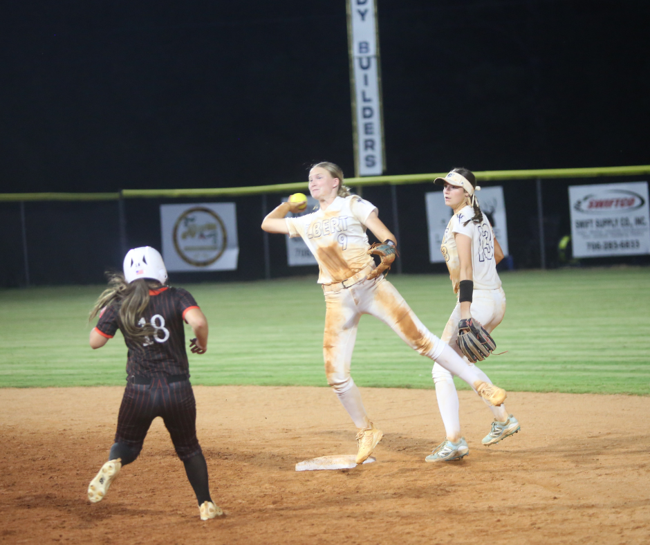 Audrey Lunsford makes a throw on the move. (Photo by Bo Underwood)