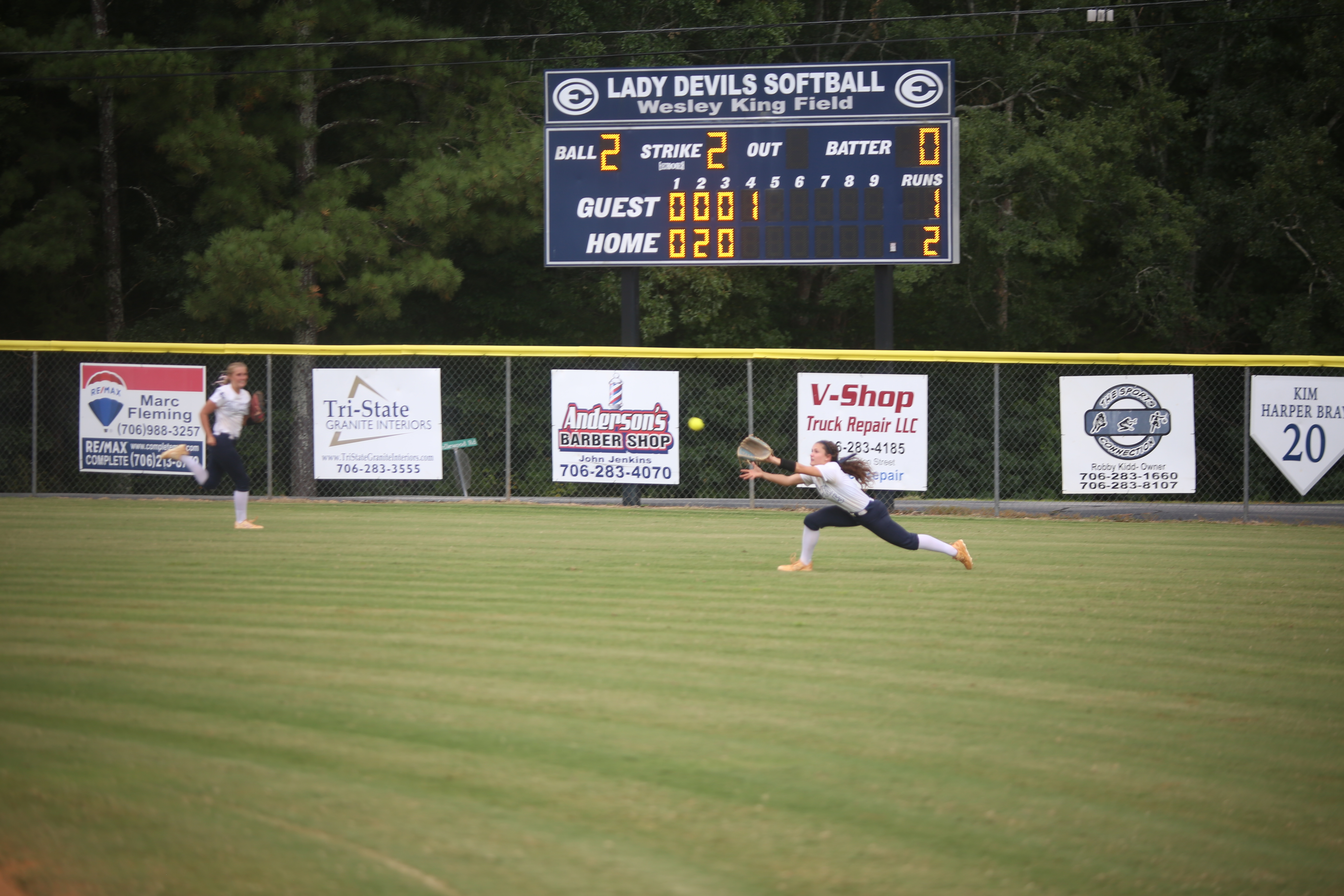Bellamy Nash lays out to catch a fly ball. (Photo by Bo Underwood)
