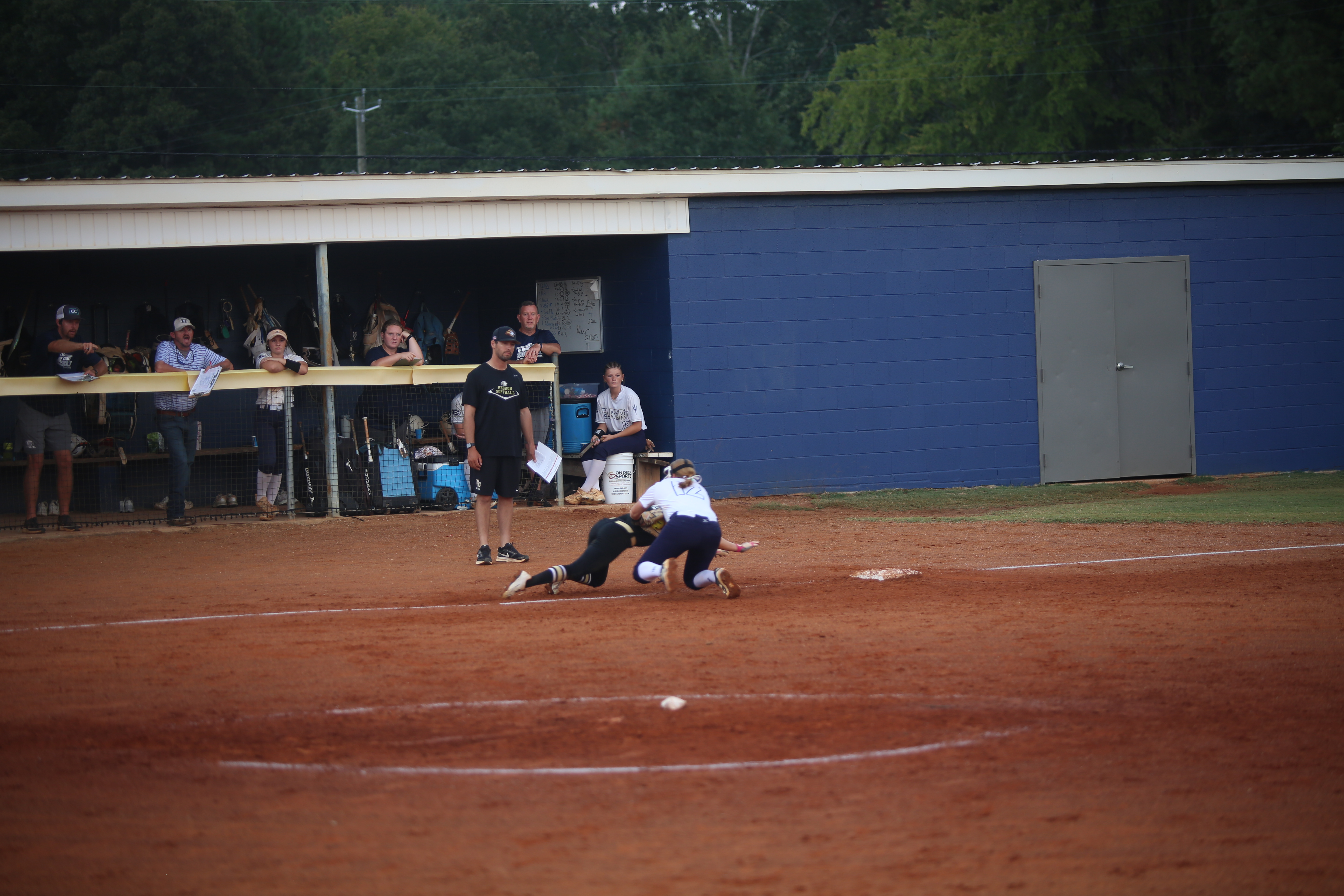 Ansley Harris tags the runner out on the base paths. (Photo by Bo Underwood)