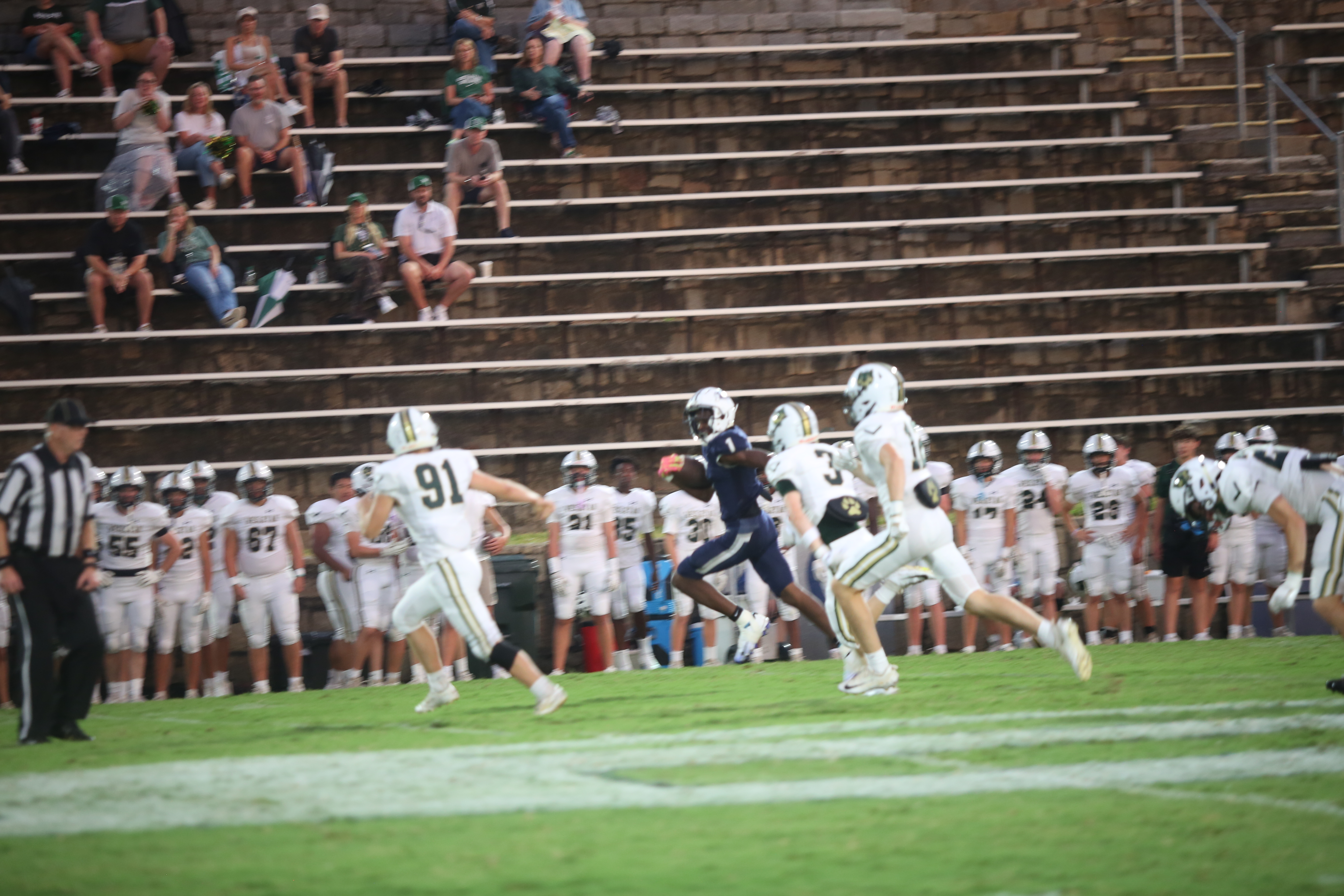 Qua Cureton returns a kickoff for a touchdown. (Photo by Bo Underwood)