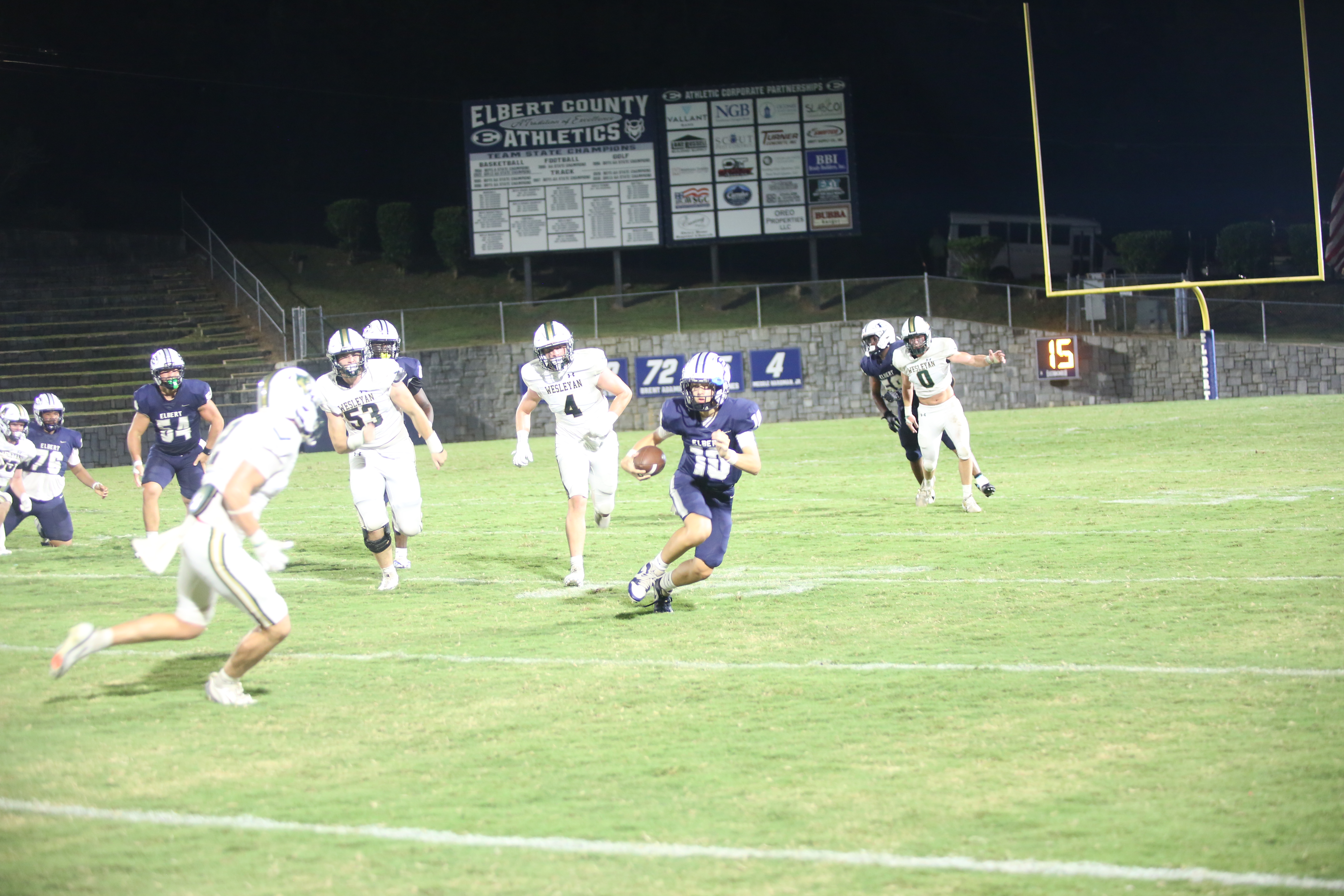 Asher Davidson scrambles with the ball. (Photo by Bo Underwood)