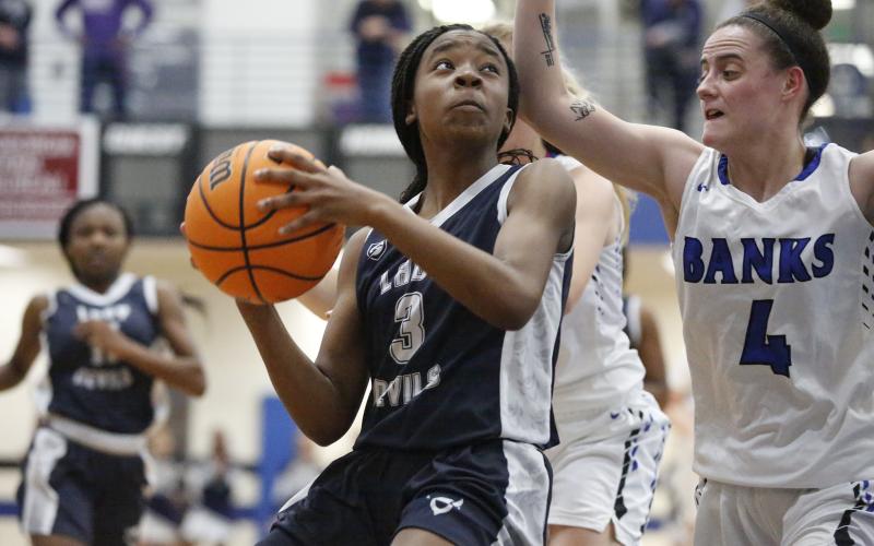 Lady Blue Devil freshman Aaniah Allen (center) scored 16 points in Elbert County’s 57-54 region victory at Banks County Jan. 3 in Homer. (Photo by Cary Best)