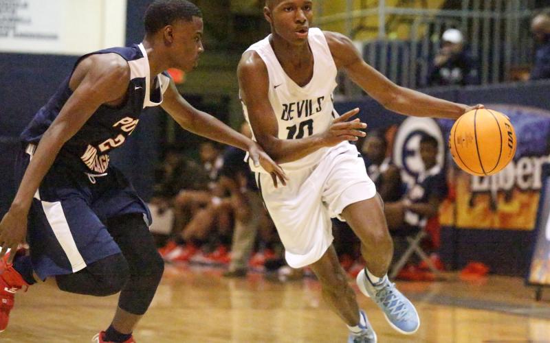 Blue Devil sophomore Jamil Burton (right) led Elbert County’s 73-61 win over Putnam County with a career-high 28 points Jan. 7 in the Inferno in Elberton. (Photo by Cary Best)