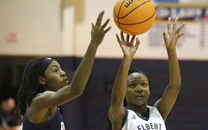 Lady Blue Devil Terrace Hester (right) scored 10 points in Elbert County’s 54-48 loss against Putnam County Jan. 7 in the Inferno in Elberton.(Photo by Cary Best)