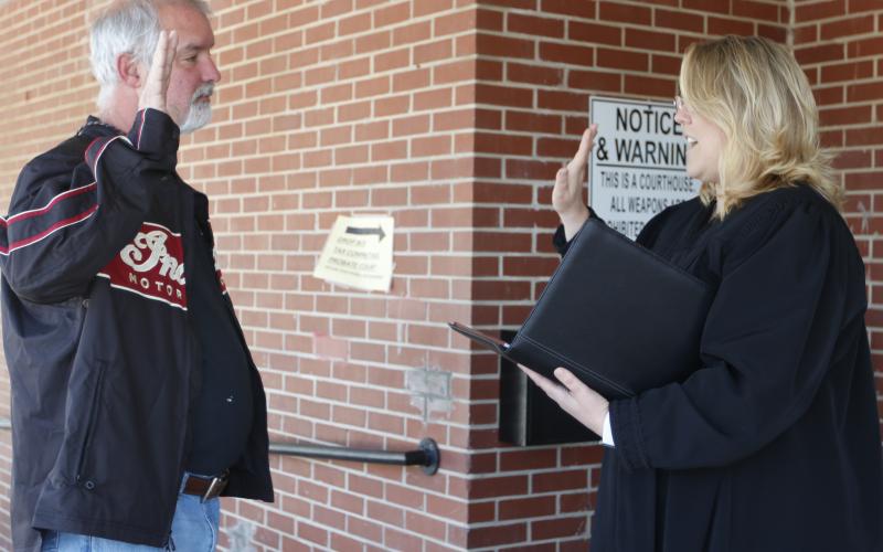 Elbert County Probate Court Judge Stephanie Hewell (right) swore in Bowman City Councilman Christopher Johnson outside Hewell’s office last week. (Photo by Scoggins)