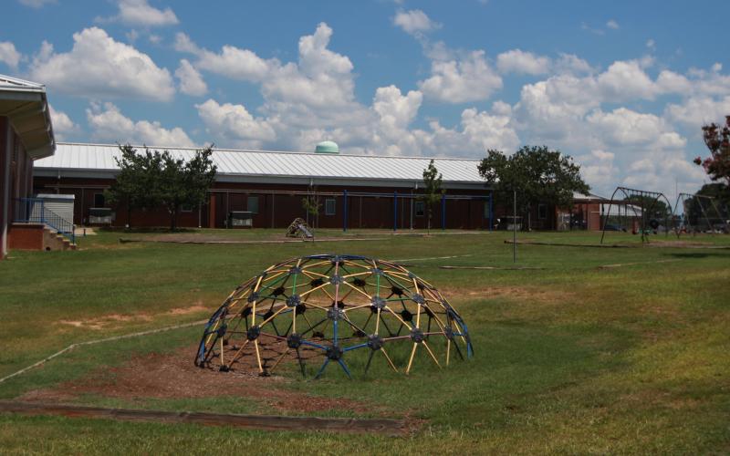 The Georgia Department of Public Health (DPH) recently released the results of a ‘health consultation’ at Elbert County Primary School, which is right across the road from Martin Fireproofing Georgia Inc. (Photo by Scoggins)