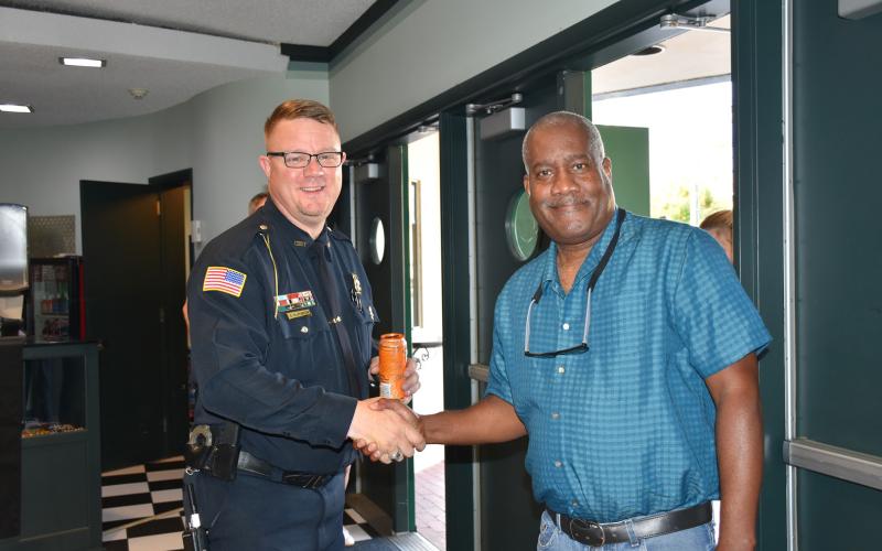 Elberton Police Chief Scott Marunich (left) shakes hands with Rev. John Barnett before the Faith and Blue event. (Photo by Christy David)