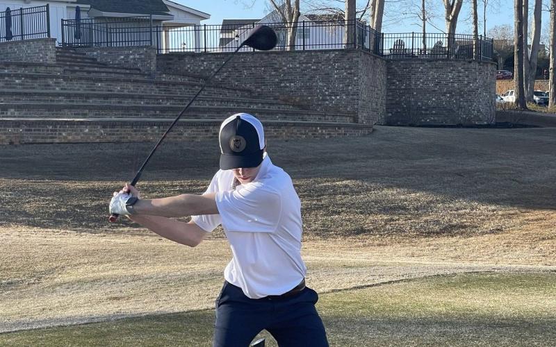Elbert County Golf seniors Emalise Andrews and Jake Harper added to the Lady Devils and Devils’ wins over Banks County at Chimney Oaks Golf Club Feb. 28. (Photos courtesy of Elbert County Golf)