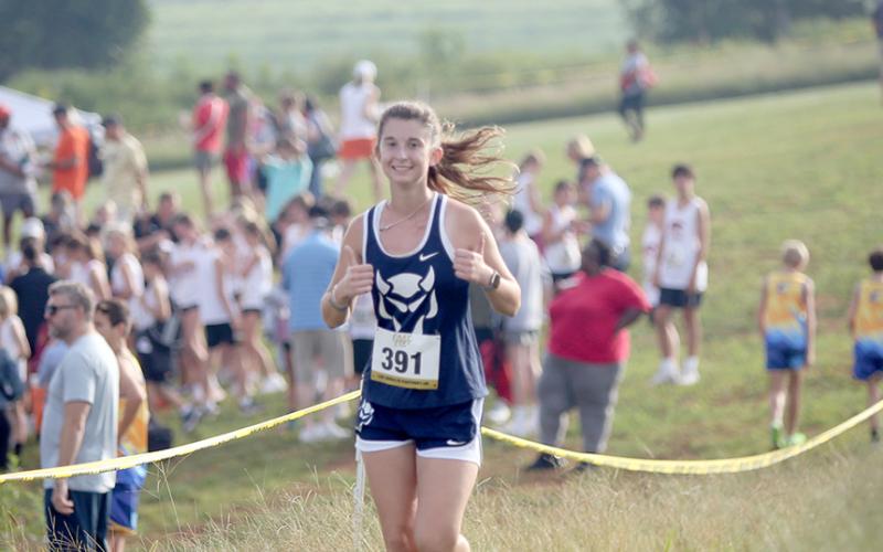 Kennedy Ray gives a thumbs up on her way through the course. (Photo by Wells)
