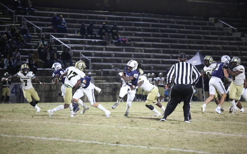 Jacari Barnett runs through an arm tackle during Elbert’s quarterfinal matchup with Swainsboro Nov. 24. (Photo by Wells)