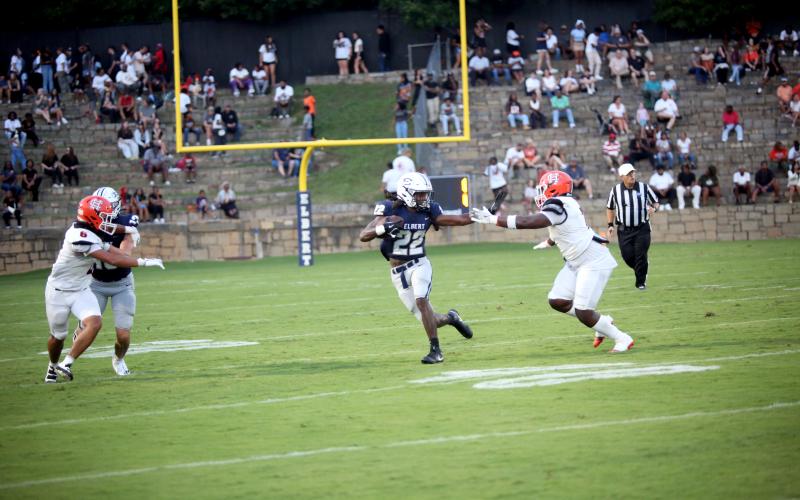 Jacari Barnett throws out a stiff arm towards a Hart County defender during Elbert’s 17-7 loss to the Bulldogs Aug. 16.  (Photo by Wells)