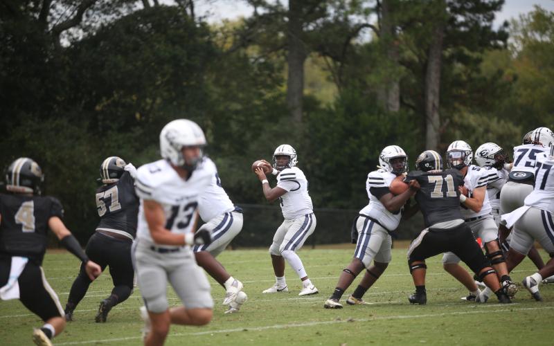 Jayvyn Hickman pulls the ball back to throw as a receiver comes open in the game against Commerce. (Photo by Wells)