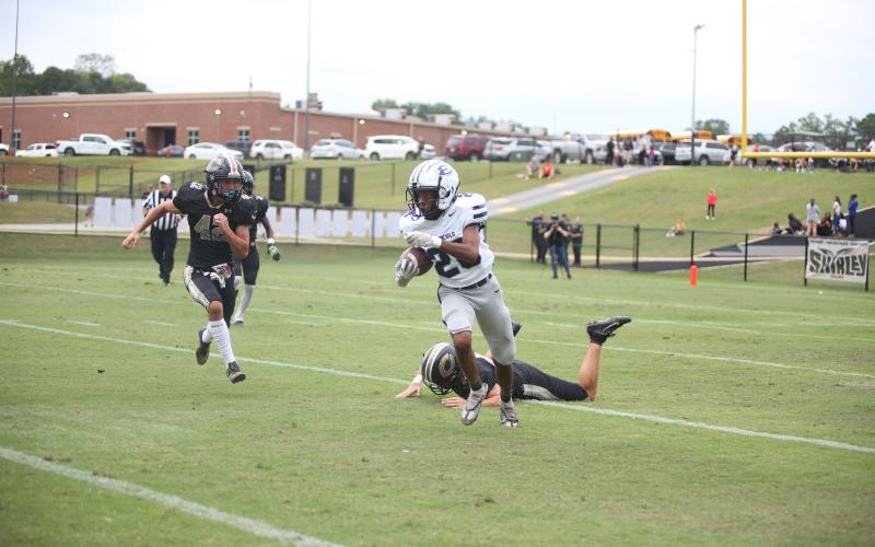 Nate Burton shakes a defender on a kick return Sept. 28. (Photo by Wells)