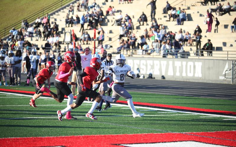 No. 8 Mikeal Allen stiff arms a defender on his way into the end zone during Elbert’s 28-22 win over Stephens County in the NEGIAA Championship game Oct. 17. (Photo by Wells)
