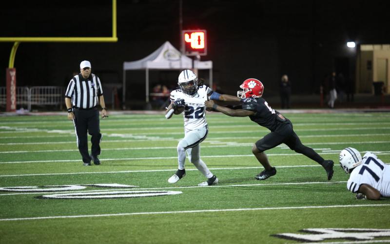 Jacari Barnett stiff-arms a defender during Elbert’s win over Rabun. (Photo by Bethany Booth - Elbert County True Blue)