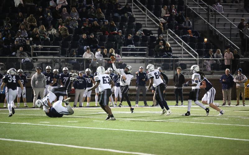 Branson Bonds lets a pass fly on the run during Elbert’s win over Gordon Lee. (Photo by Wells)