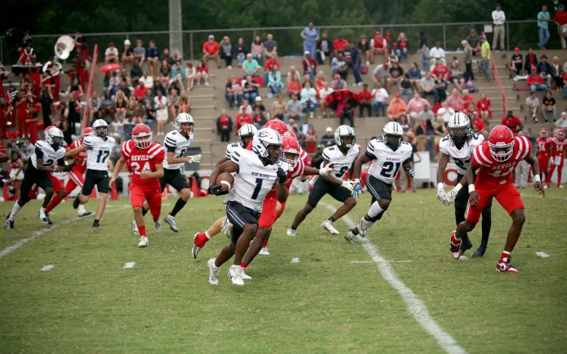 No. 1 Ty’Rikis Jones was one of 12 Elbert County football players named to the all-region team. (File photo by Wells)