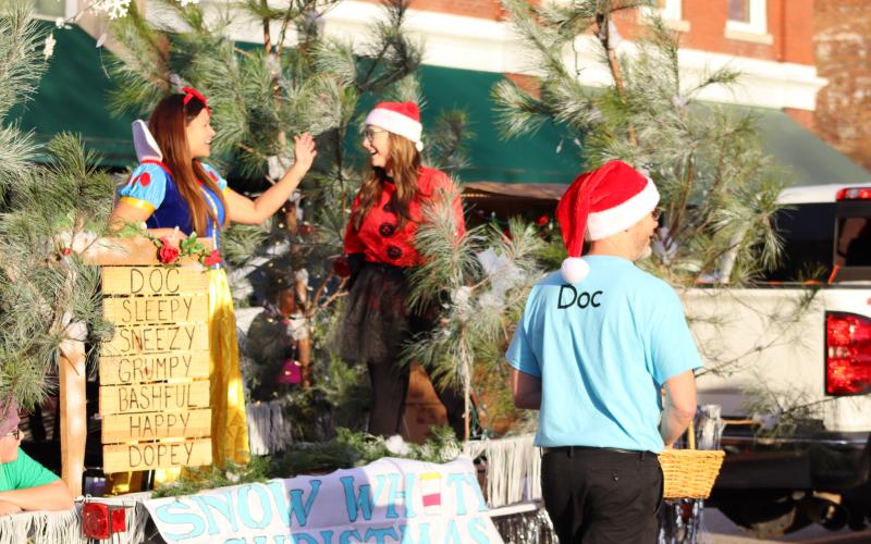 With their “Snow White Christmas” theme, Home Sweet Home Elberton took home the second place award. (Photo by Weeks)