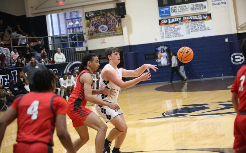 Haven Adams swings the ball around the top of the key during Elbert’s loss to Madison County Dec. 7. (Photo by Wells)