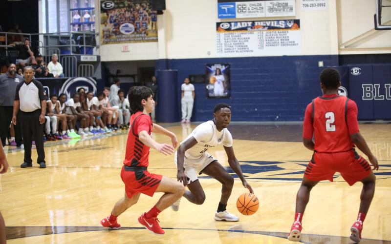 Santavius Willis takes a defender off the dribble during Elbert’s 48-40 loss to Madison County in the Inferno Dec. 7. (Photo by Wells)