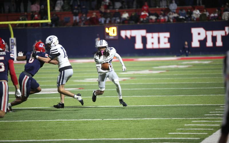 Antonio Brown looks ahead after catching a pass during Elbert’s loss to Toombs County in the Elite Eight round of the GHSA State Playoffs. (Photo by Wells)