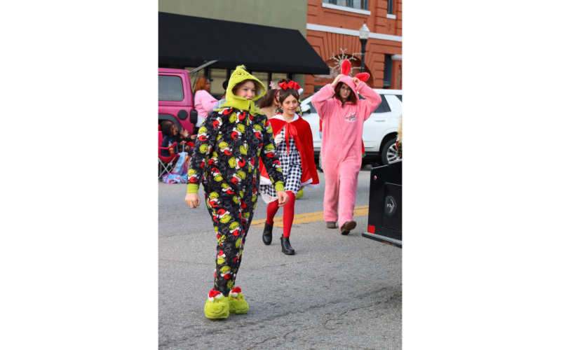 Burton’s Quarter Horses’ entry featured several Christmas Characters. (Photo by Weeks)