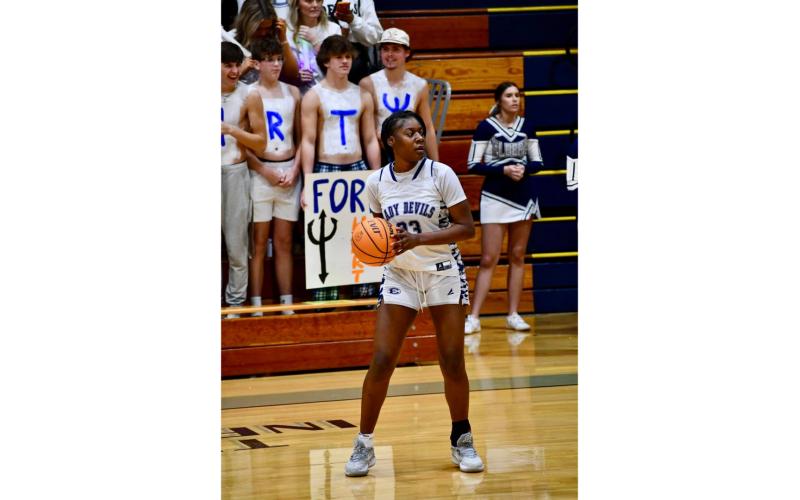 Zy Belcher looks for an open teammate at the top of the key during the Elbert’s 54-23 win over Hart Dec. 14. (Photo courtesy of Elbert County True Blue)