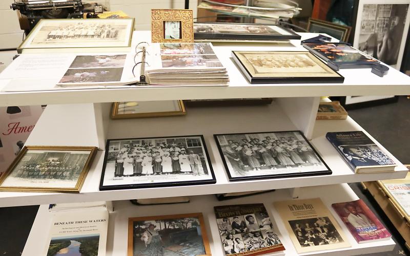 A display of photographs decorate the interior of the Jim-Ree Museum.