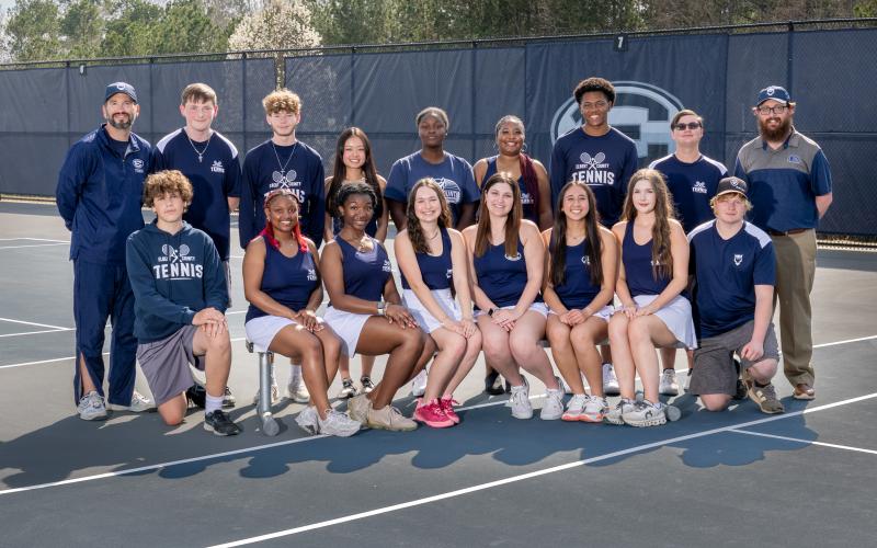 The Elbert County Comprehensive High School tennis team includes Emily Poon, Gracie Kidd, Emma Ray, Dessie Santiago, Jurnee Porter, Katelyn Pham, Jasmine Ellison, Ta’Niya Flemming, Madison Allen, Ty Johnson, Adrian Jenkins, Grant Owens, Jasean Jenkins, T.J. Allen, Jibril Englehardt, Kylin Norton and Luke Powell. (Photo by Mercer Harris)