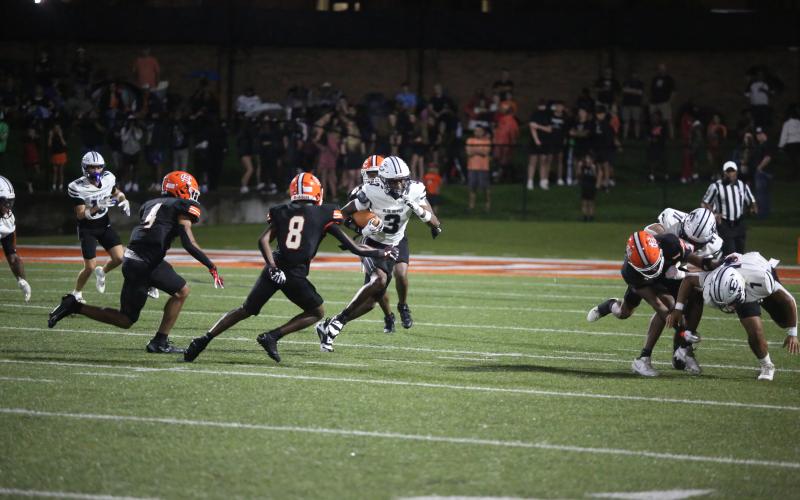 No. 3 D.K. Winn runs with the ball during Elbert County's 51-20 loss to Hart County Aug. 15. (Photo by Bo Underwood)