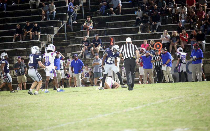 Runt Mattox (23) celebarates a tackle in Elbert’s 27-0 win over Oglethorpe on Sept. 19. (Photo by Bo Underwood)