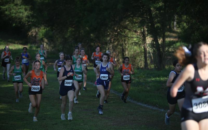 Kennedy Ray runs in a host of competitors during the Bulldog Classic hosted by Hart County Aug. 27. (Photo by Bo Underwood)