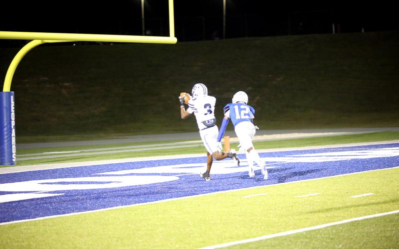 D.K. Winn (3) hauls in a touchdown against Banks County on  Oct. 10. (Photo by Bo Underwood)