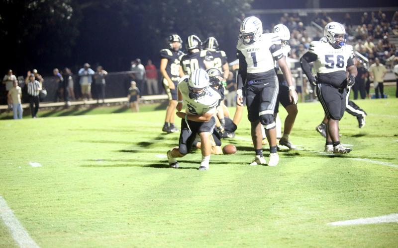 Lincoln Blackmon (2) and Reunte Tucker (1) celebrate a stop in Elbert’s 16-6 win over Commerce on Sept. 26. (Photo by Bo Underwood)