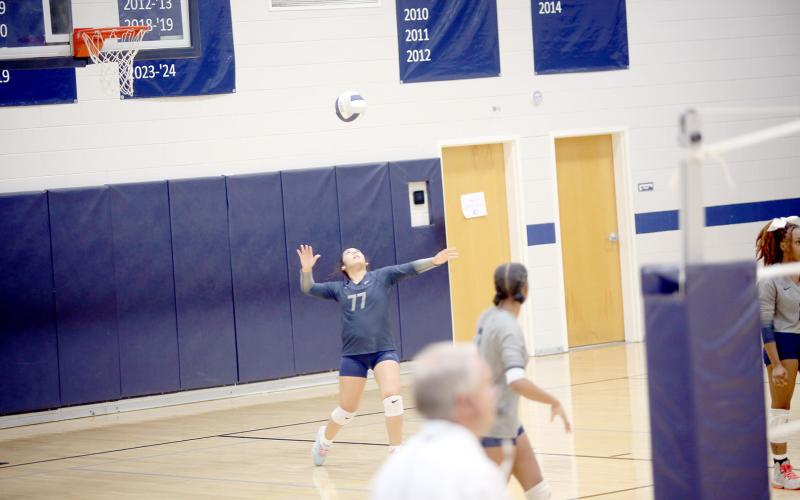 Sophia Vargas (77) serves the ball in Elbert’s victory over Washington-Wilkes on Sept. 29. (Photo by By Underwood)
