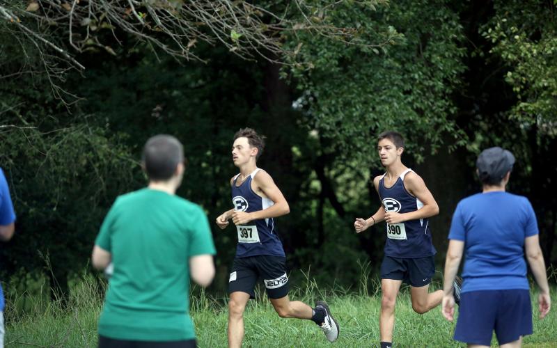Dakota Toole (left) and Eli Alexander (right) were Elbert’s top runners at GHSA sectionals. (Photo by Bo Underwood)