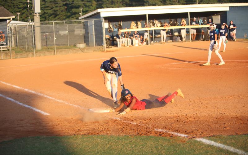 Bryleigh Dickerson tags a runner at first base. (File photo by Bo Underwood)