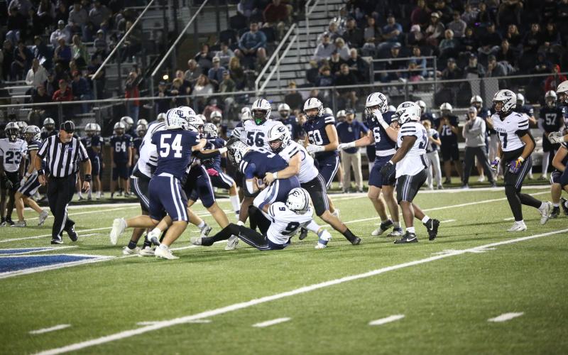 Lincoln Blackmon (2) and Braylen Huff (9) make a stop in the backfield. (Photo by Bo Underwood)