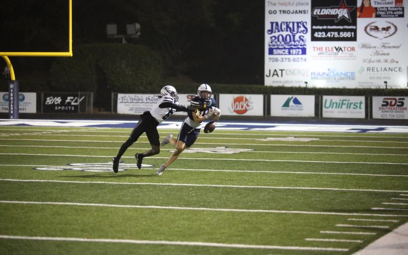 Jaylen Davis (6) breaks up a pass. (Photo by Bo Underwood)