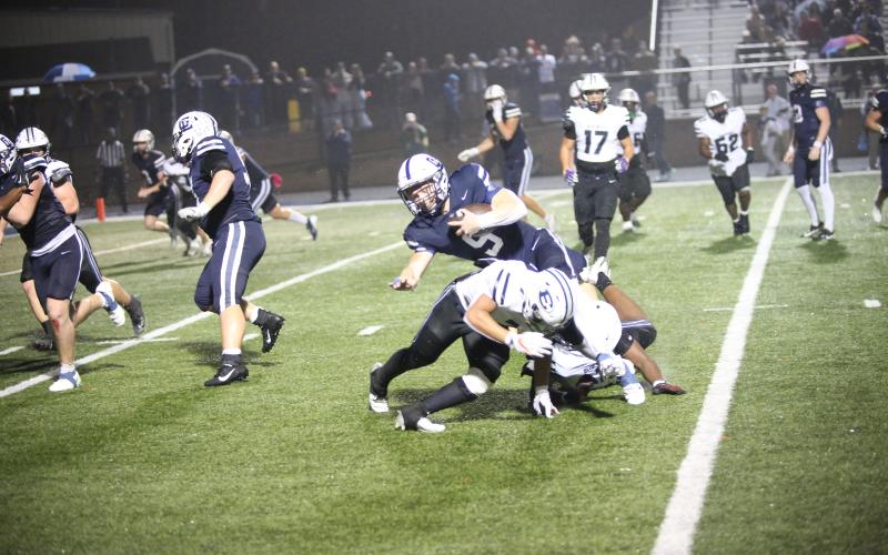 Jose Rodriguez (7) stops the ballcarrier short of the line of scrimmage. (Photo by Bo Underwood)