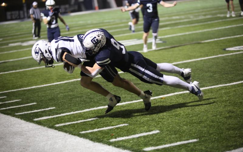Jackson Black (16) catches a pass on the sideline. (Photo by Bo Underwood)