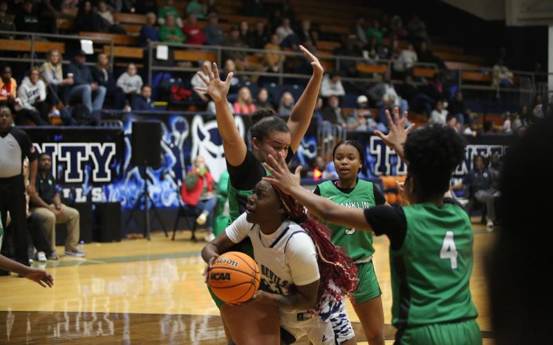 Zy Belcher fights into the paint against Franklin on Dec. 9. (Photo by Bo Underwood)