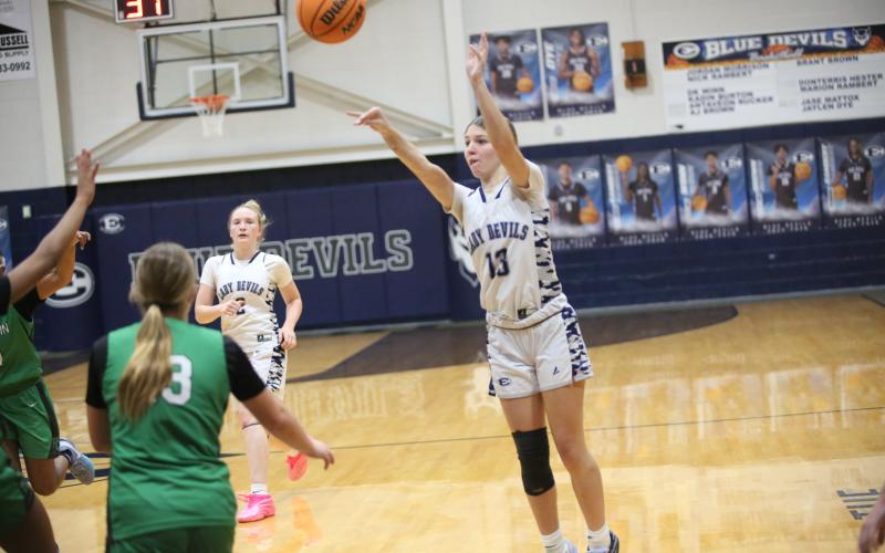 Sarah Blackmon shoots against Franklin on Dec. 9. (Photo by Bo Underwood)