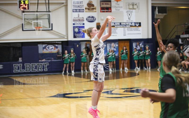 Audrey Lunsford shoots the ball against Franklin on Dec. 9. (Photo by Bo Underwood)