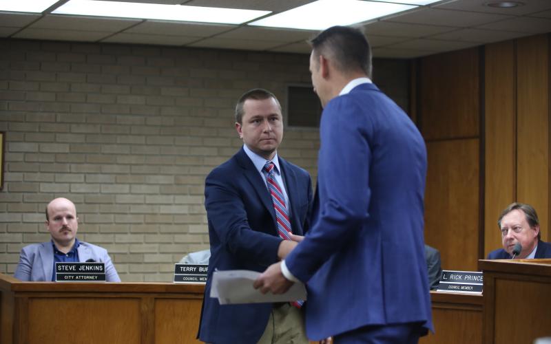 Kyle Parham is sworn in by R. Daniel Graves. (Photo by Bo Underwood)