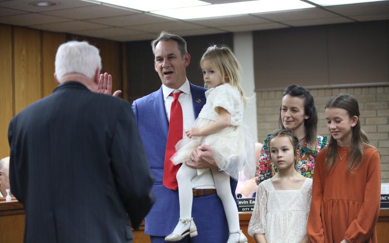 R. Daniel Graves is sworn in by Carey Butler. (Photo by Bo Underwood)