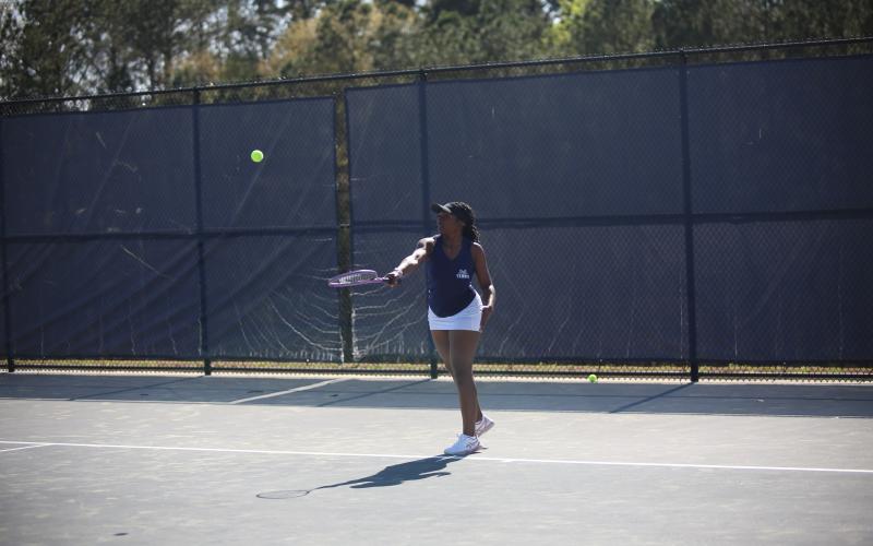 Jurnee Porter hits the ball. (Photo by Bo Underwood)