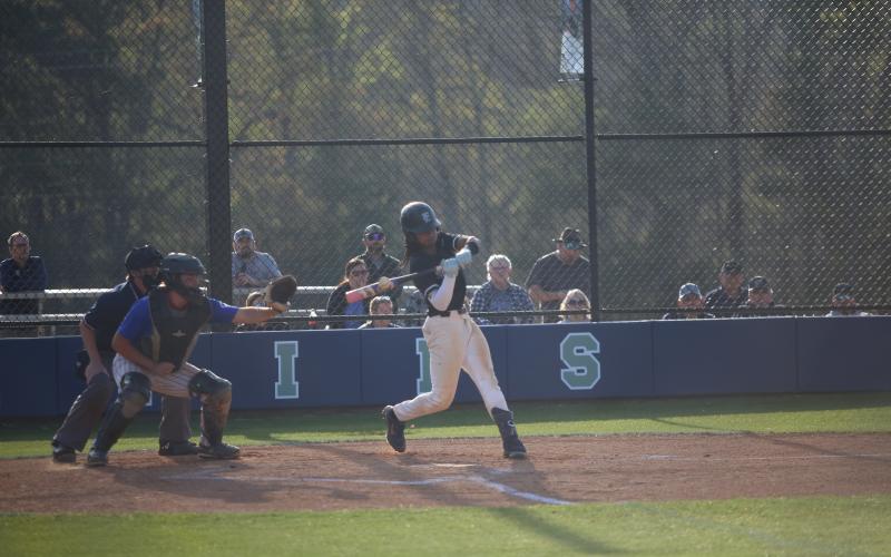 Cheyvis McLendon hits the ball. (Photo by Bo Underwood)