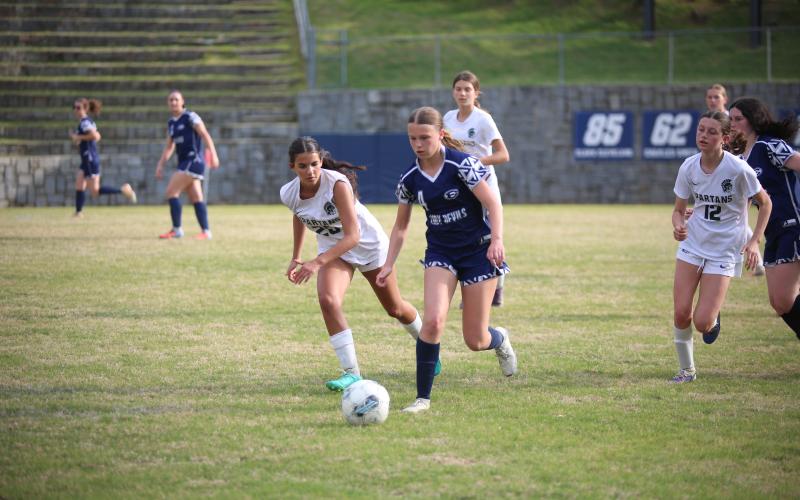 Bella Powell dribbles the ball. (Photo by Bo Underwood)